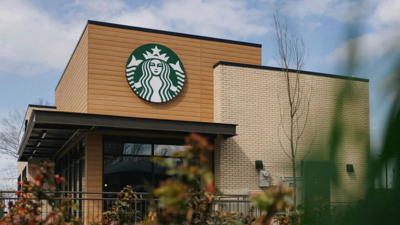 Starbucks Draws a Hard Line Buy Something or Leave – Justified or Misstep 1